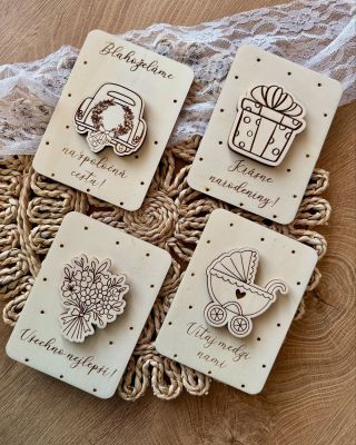 DŘEVĚNÉ KAPSY NA PENÍZE! 💶✨ Dostupné hned teď na eshopu! Která se vám líbí nejvíc? 🛍️ #kapsynapenize #novinka​​​​​​​​​​​​​​​​