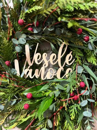 🎄✨ Veselé Vánoce plné lásky a pohody ✨🎄 Vánoční atmosféra je tady! 🌿 Tento krásný dřevěný výřez dokonale dokresluje náš...